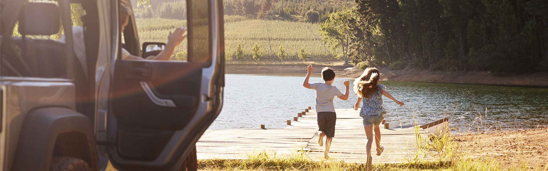 Auto_Interior parent waving to kids from car