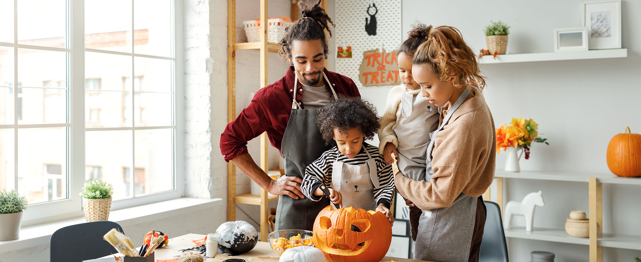 Blog_OctoberSavings Couple Painting House